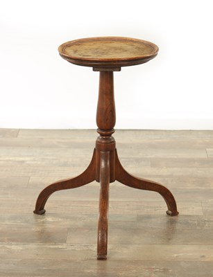 Lot 1412 - A GEORGIAN ELM OCASSIONAL TABLE