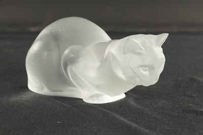 Lot 14 - A 20TH CENTURY LALIQUE GLASS SCULPTURE OF A SEATED CAT