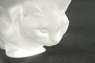 Lot 14 - A 20TH CENTURY LALIQUE GLASS SCULPTURE OF A SEATED CAT