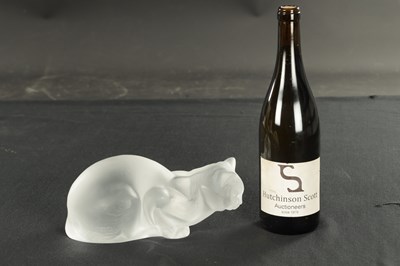 Lot 14 - A 20TH CENTURY LALIQUE GLASS SCULPTURE OF A SEATED CAT