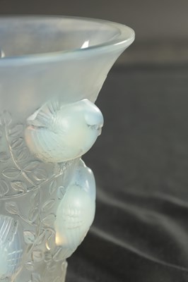 Lot 8 - A RENE LALIQUE OPALESCENT AND GREY STAINED 'ST FRANCOIS' VASE