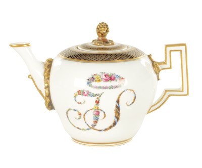 Lot 75 - AN EARLY 19TH CENTURY MEISSEN TEAPOT