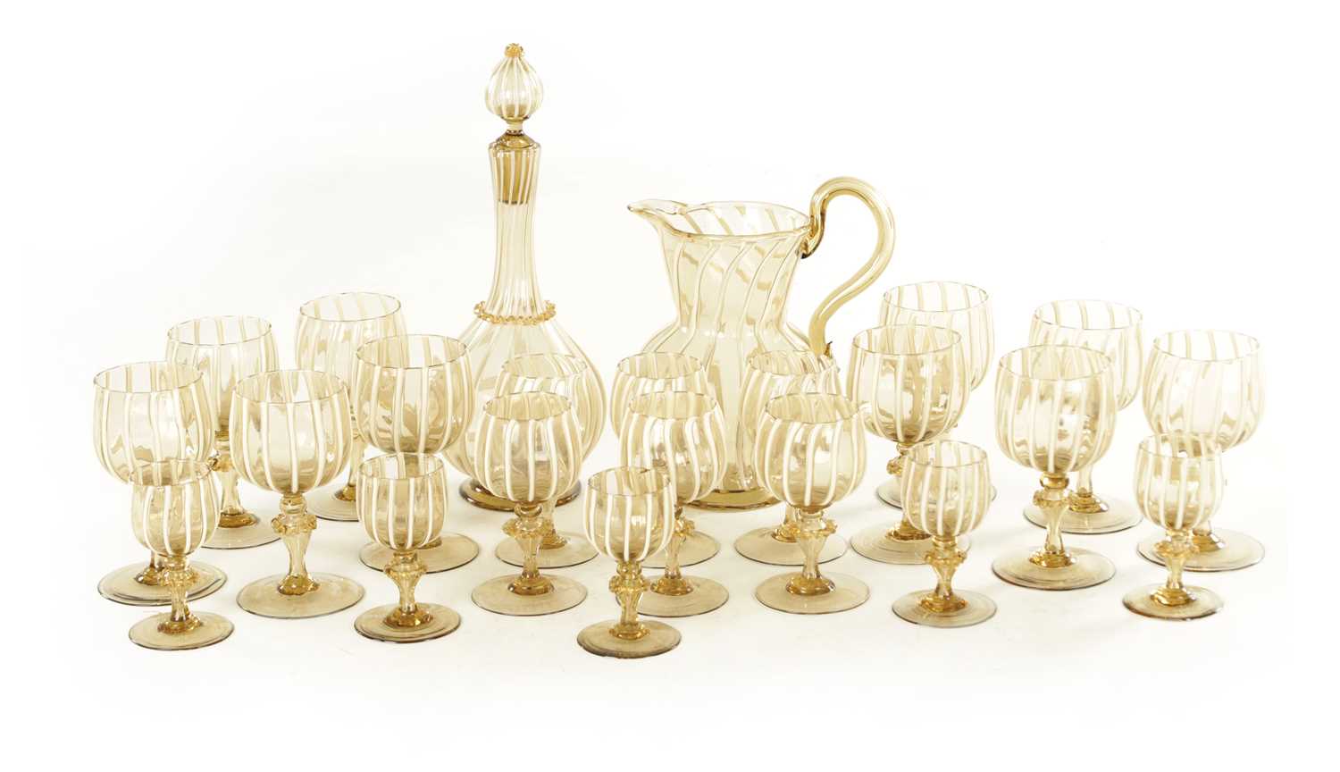 Lot 25 - AN EARLY 20TH CENTURY ITALIAN MURANO GLASS SERVICE