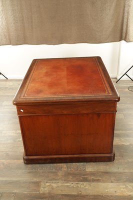 Lot 1255 - A GOOD 19TH CENTURY MAHOGANY PARTNERS DESK OF SMALL SIZE