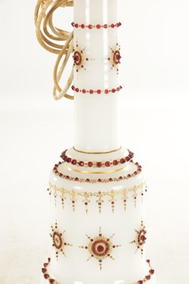 Lot 29 - A 19TH CENTURY OPAQUE GLASS TABLE LAMP