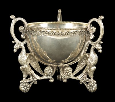 Lot 430 - A STYLISH EARLY 20TH CENTURY SILVER-PLATED DISH ON STAND
