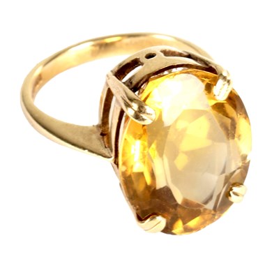 Lot 309 - A 9CT YELLOW GOLD AND CITRINE LADIES DRESS RING
