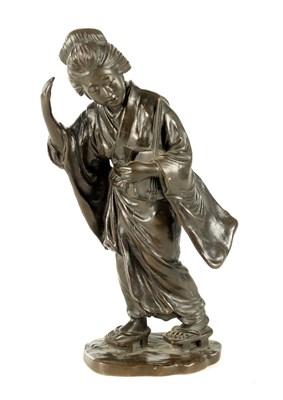 Lot 165 - A JAPANESE MEIJI PERIOD BRONZE SCULPTURE OF A GEISHA