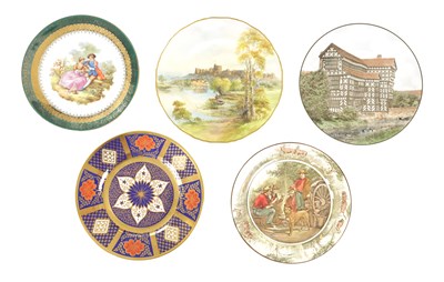 Lot 49 - A COLLECTION OF FIVE PORCELAIN CABINET PLATES, INCLUDING A ROYAL WORCESTER PLATE PAINTED WITH WINDSOR CASTLE