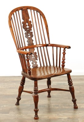 Lot 1247 - AN EARLY 19TH CENTURY NOTTINGHAMSHIRE YEW WOOD HIGH BACK WINDSOR CHAIR