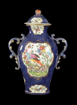 Lot 57 - A LATE 19TH CENTURY FIRST PERIOD WORCESTER TYPE TWO-HANDLED SHOULDERED VASE AND COVER - PROBABLY SAMSON