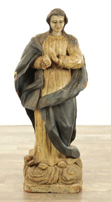 Lot 952 - AN 17TH / 18TH CARVED WOOD AND POLYCHROME DECORATED STATUE OF MADONNA