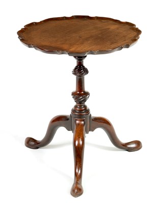Lot 1396 - AN 18TH CENTURY MAHOGANY TRIPOD TABLE