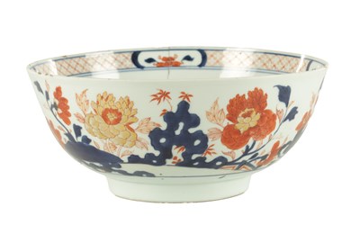 Lot 233 - AN 18TH CENTURY JAPANESE IMARI BOWL