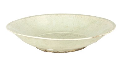 Lot 177 - AN 18TH/19TH CENTURY CHINESE CELEDON CRACKLE GLAZED BOWL