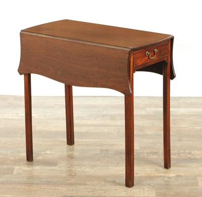 Lot 1343 - A GOOD GEORGE II MAHOGANY SERPENTINE SHAPED PEMBROKE TABLE