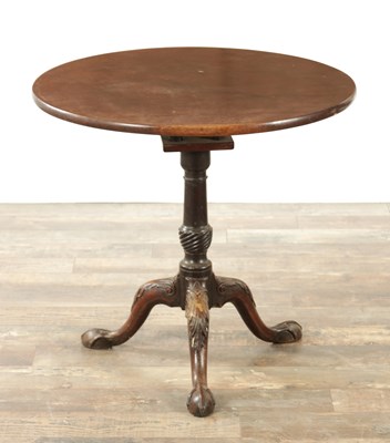 Lot 1378 - A GEORGE III MAHOGANY TILT TOP TABLE