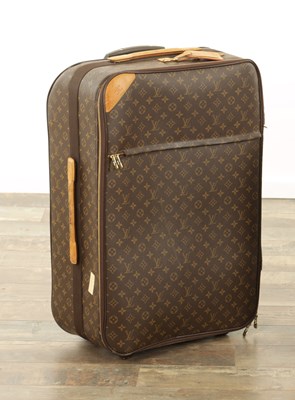 Lot 879 - A GENUINE LOUIS VUITTON SUITCASE