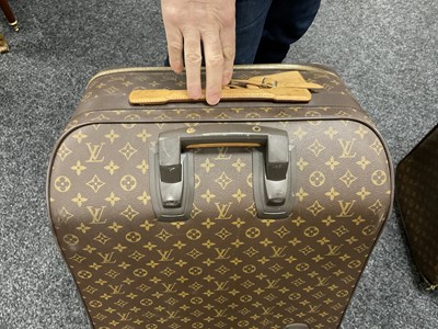 Lot 879 - A GENUINE LOUIS VUITTON SUITCASE