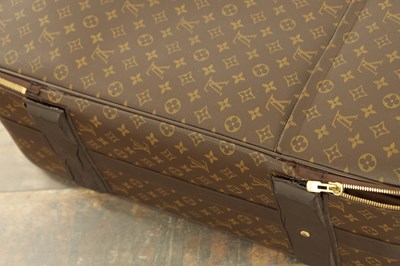 Lot 879 - A GENUINE LOUIS VUITTON SUITCASE