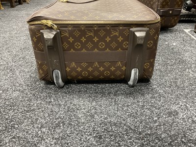 Lot 879 - A GENUINE LOUIS VUITTON SUITCASE