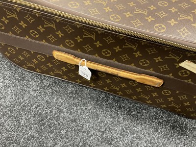 Lot 879 - A GENUINE LOUIS VUITTON SUITCASE