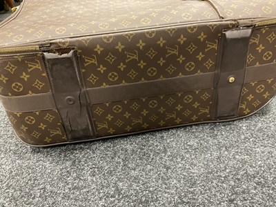 Lot 879 - A GENUINE LOUIS VUITTON SUITCASE