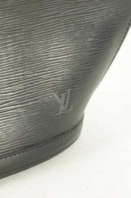 Lot 618 - A GENUINE LOUIS VUITTON SAINT JACQUES BLACK LEATHER BAG