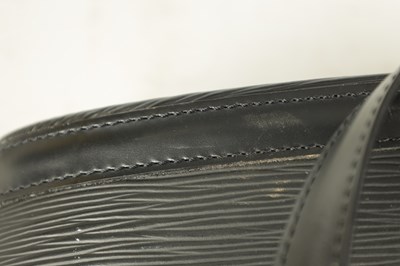 Lot 618 - A GENUINE LOUIS VUITTON SAINT JACQUES BLACK LEATHER BAG