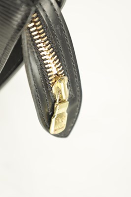 Lot 618 - A GENUINE LOUIS VUITTON SAINT JACQUES BLACK LEATHER BAG