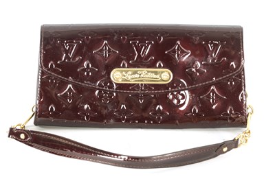 Lot 797 - A GENUINE LOUIS VUITTON PATENT BURGUNDY LEATHER SUNSET BOULEVARD HANDBAG