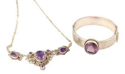 Lot 316 - A VINTAGE SILVER AND AMETHYST BANGLE AND PENDANT NECKLACE