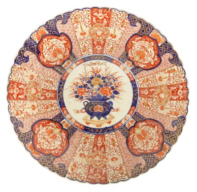 Lot 207 - A 19TH CENTURY IMARI CHARGER