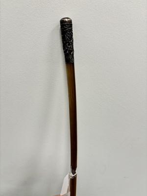 Lot 605 - A 19TH CENTURY CHINESE SILVER MOUNTED RHINOCEROS HORN RIDING CROP