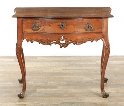 Lot 1255 - AN 18TH CENTURY ROSEWOOD ANGLO-PORTUGUESE SERPENTINE-SHAPED SIDE TABLE