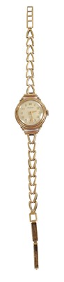 Lot 361 - AN ENSIGN .375 HALLMARKED YELLOW GOLD LADIES WRISTWATCH