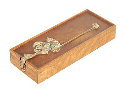 Lot 733 - AN ART DECO MIXED MEDIA LIDDED BOX