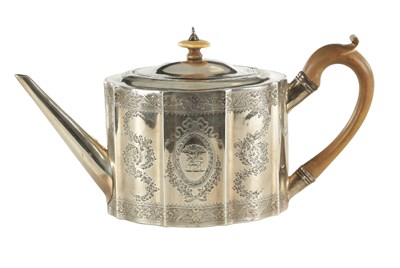 Lot 414 - A GEORGE III SILVER TEAPOT