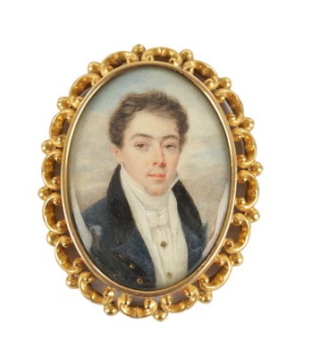 Lot 311 - A FINE GEORGE III HAND PAINTED MINIATURE PORTRAIT OF A GENTLEMAN