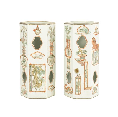 Lot 135 - A PAIR OF 19TH CENTURY CHINESE PORCELAIN HATSTANDS