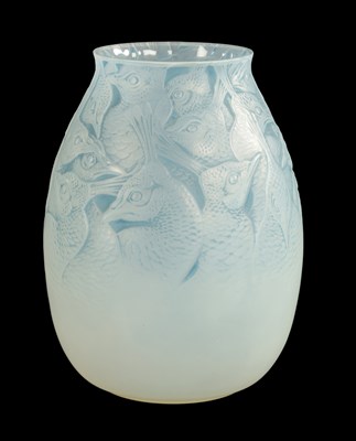 Lot 2 - A RENE LALIQUE OPALESCENT AND BLUE STAINED 'BORROMEE' VASE