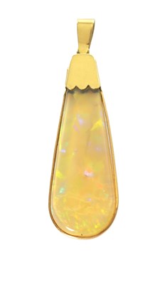 Lot 341 - A LARGE 18CT GOLD MOUNTED OPAL PENDANT