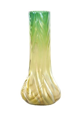 Lot 15 - AN ART NOUVEAU LOETZ TYPE IRIDESCENT GLASS VASE
