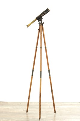 Lot 562 - A WORLD WAR I SPOTTER TELESCOPE ON WOOD TRIPOD BASE