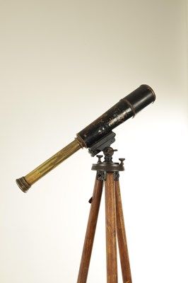 Lot 562 - A WORLD WAR I SPOTTER TELESCOPE ON WOOD TRIPOD BASE