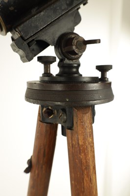 Lot 562 - A WORLD WAR I SPOTTER TELESCOPE ON WOOD TRIPOD BASE