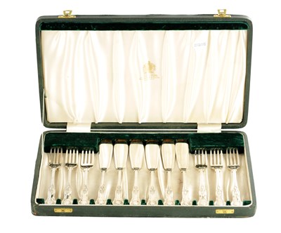 Lot 476 - AN ELIZABETH II CASED SET OF 6 SILVER QUEENS PATTERN FISH KNIVES AND FORKS
