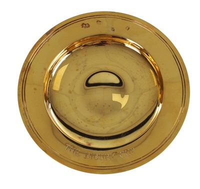 Lot 482 - AN ELIZABETH II SILVER GILT SHALLOW DISH