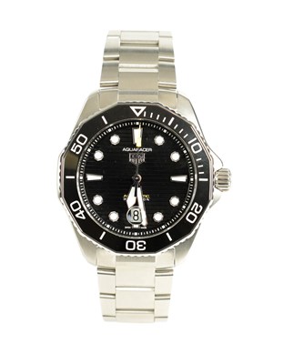 Lot 352 - A GENTLEMAN’S UNWORN STAINLESS STEEL TAG HEUER AQUARACER 300 DATE WRIST WATCH