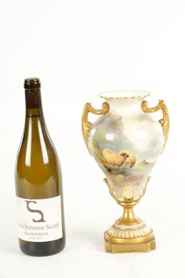 Lot 61 - A FINE ROYAL WORCESTER CABINET VASE PAINTED BY HARRY DAVIS